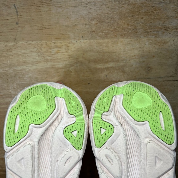 Hoka One One Clifton 9 REFLECTIVE Womens Size 7.5 Running Shoes Sneakers Vanilla - Picture 9 of 12